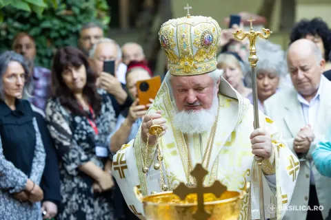 A-ți lua crucea înseamnă a-ți asuma calitatea de creștin: PS Varlaam Ploieșteanul a sfințit un paraclis la DGASPC Sector 4