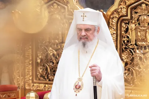 Patriarhul Daniel: Omul are nevoie de ajutorul lui Dumnezeu, ca să poată purta crucea sa pe calea mântuirii