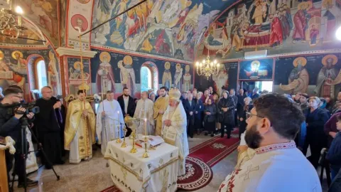 O biserică ilfoveană a fost pusă sub ocrotirea Sf. Parascheva: PS Varlaam Ploieșteanul a sfințit pictura