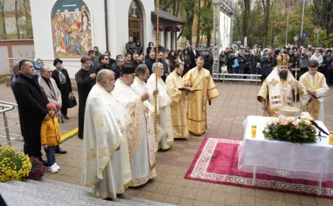 PS Paisie Sinaitul a sfințit biserica închinată Sfinților Români din Sectorul 5