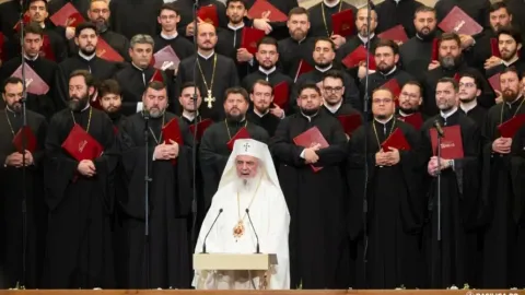 Patriarhul Daniel către colindătorii de la Palatul Patriarhiei: Colindul românesc este o mărturisire a Întrupării Fiului lui Dumnezeu