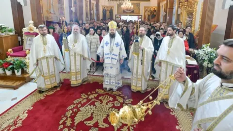 Taina ospățului nu constă doar în faptul că mergem la masa lui Hristos, ci că El vine la noi, spune PS Paisie Sinaitul