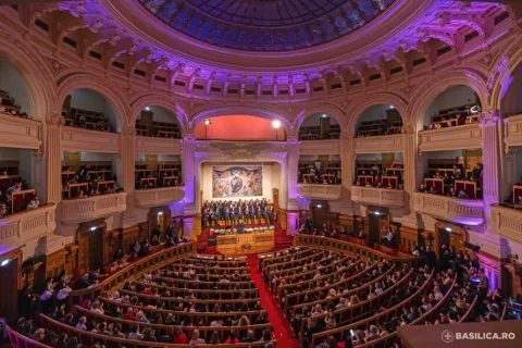Patriarhul Daniel, colindătorii și publicul le-au dăruit speranță copiilor Ioan și Teodor la concertul caritabil ASTO