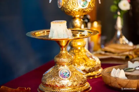 Părintele Patriarh Daniel dăruiește obiecte liturgice Bisericii „Sf. Proroc Ilie” din Damasc