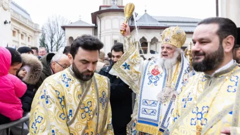 Patriarhul României despre Agheasma Mare: Este sfințitoare, vindecătoare și eliberatoare