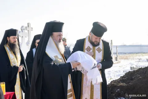 Au fost deshumate moaștele Sfintei Evloghia de la Samurcășești: Un exemplu de slujire, spune PS Timotei Prahoveanul