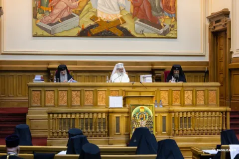 Sfântul Sinod întrunit la Palatul Patriarhiei: Au fost prezentate Anuarul și Sinaxarul Sinodal