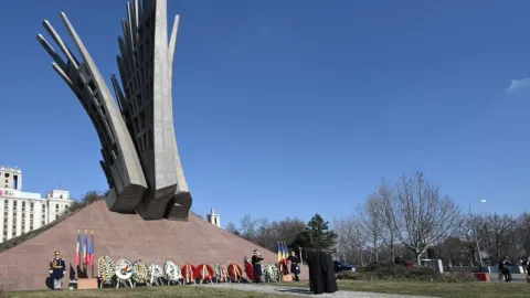 Deținuții politici anticomuniști din perioada 1944-1989 au fost comemorați în Piața Presei Libere din Capitală