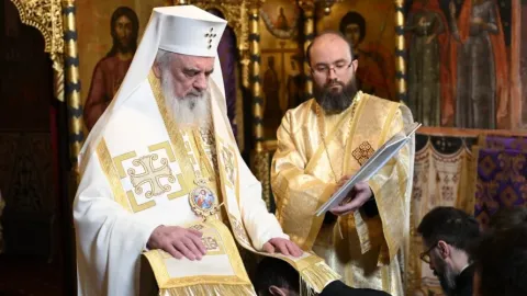 Patriarhul Daniel le-a explicat noilor duhovnici că misiunea lor este vindecarea sufletelor oamenilor
