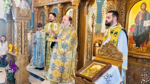 Iubirea Mântuitorului s-a arătat pe Cruce, nu în cuvinte: PS Timotei Prahoveanul la Parohia Pleașa