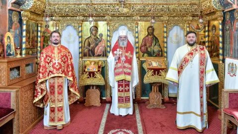 Patriarhul Daniel la hramul Paraclisului istoric: Sfântul Gheorghe ajută oamenii aflați în situații grele