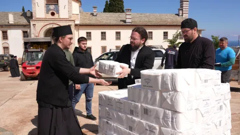 Patriarhul Daniel sprijină comunitățile monahale românești din Athos cu opt tone de alimente