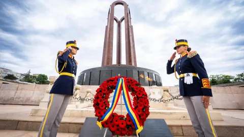 Numele eroilor neamului, rostite spre pomenire veșnică la Mormântului ostașului necunoscut