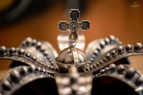 Patriarhul Daniel a trimis un mesaj de felicitare Casei Regale la 160 ani de la înscăunarea primului Rege al României