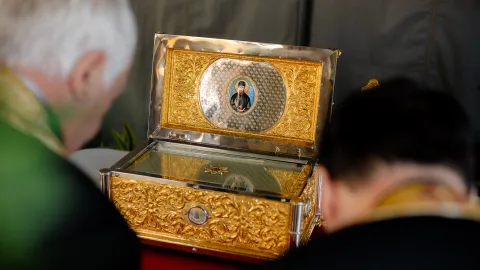 Pelerinaj în Capitală: Moaștele Sf. Efrem cel Nou se află la Parohia Tudor Vladimirescu 1 cu ocazia hramului