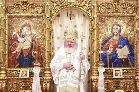 PS Varlaam Ploieșteanul ne îndeamnă să ne cunoaștem credința. Hirotonie și pomenirea Regilor României la Catedrala Patriarhală