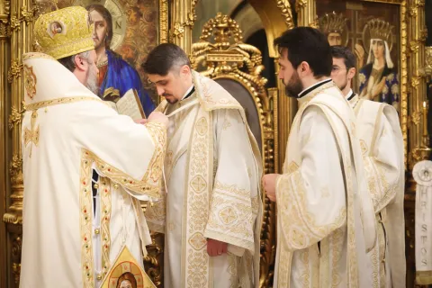 Un tânăr teolog premiat de Academia Română a fost hirotonit diacon la Catedrala Patriarhală