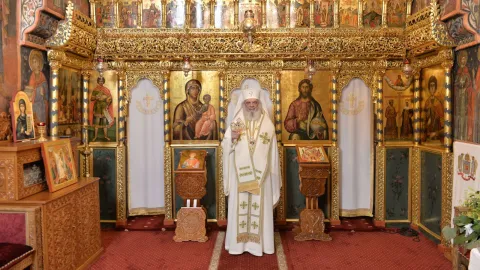 Duhul Sfânt unește lacrimile pocăinței cu bucuria înnoirii vieții, a spus Patriarhul României în Duminica Rusaliilor