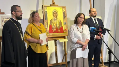 Expoziție de icoane, vernisată în Capitală: Sfintele femei recent canonizate au inspirat lucrările participanților