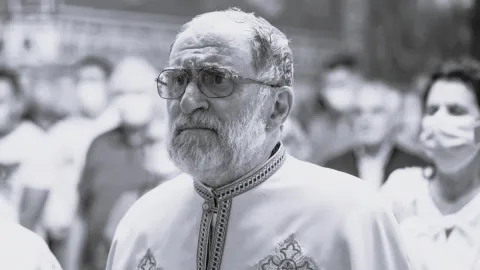 Patriarhul Daniel: Părintele Dumitru Colotelo, slujitor al altarului și dascăl de teologie