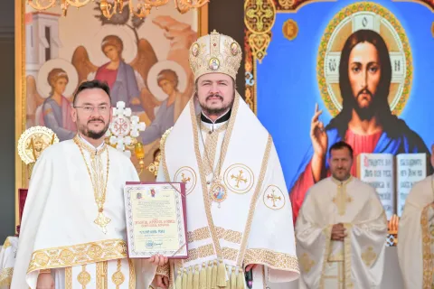 PS Veniamin a resfințit o biserică prahoveană și a explicat cum să răspundem la chemarea de a ne sfinți și noi viața