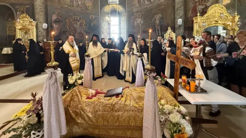 Viața veșnică este darul suprem pe care îl poate primi cineva: PS Timotei Prahoveanul a prohodit-o pe Maica Nifona Fluture