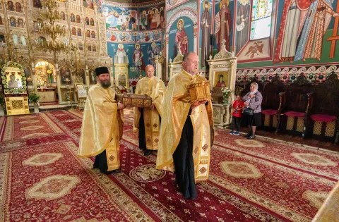 Evenimente liturgice și culturale la Parohia „Sf. Pantelimon – Foișorul de Foc”: Moaște în pelerinaj și teatru creștin