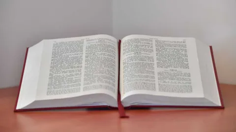 Facultatea de Teologie din București propune un program de master dedicat studiilor biblice
