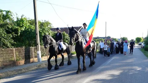 Peste 350 de credincioși au participat la procesiunea cu Icoana Maicii Domnului Prodromița la Cocorăștii Grind, Prahova