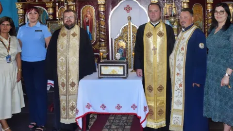 Veșmântul Sf. Dimitrie cel Nou și cărticele cu acatistul lui au ajuns la Penitenciarele Ploiești și Târgșorul Nou