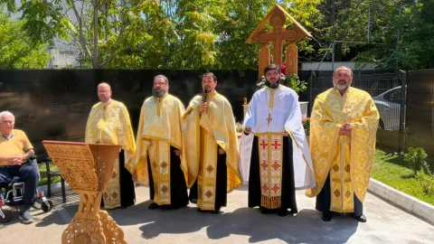 Hram la capela centrului pentru vârstnici Affinity Polizu: A fost sfințită o troiță