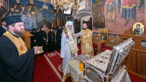 Patriarhul Daniel a sfințit racla pentru moaștele Sfintelor Nazaria, Olimpiada şi Elisabeta de la Văratec