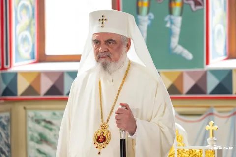 Patriarhul Daniel despre Adormirea Maicii Domnului: Luminează taina Bisericii şi a sfârşitului creştinesc al vieţii omului (Integral)