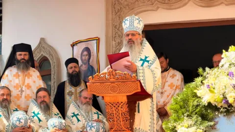Patriarhul Daniel la proclamarea locală a Sf. Nazaria, Olimpiada și Elisabeta de la Văratec: Au luminat sufletele oamenilor  
