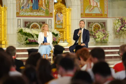 ITO 2026: Andreea Ogăraru, mamă a 6 copii, și dr. Radu Țincu au dialogat cu tinerii despre credință și familie