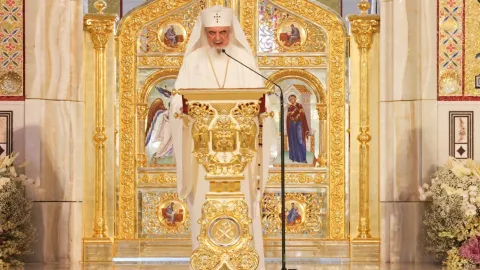 Patriarhul Daniel: Familia conjugală și familia eclesială sunt icoane ale iubirii Sfintei Treimi
