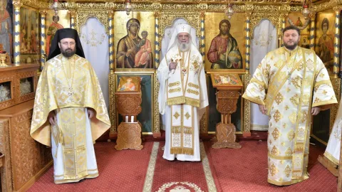 Patriarhul Daniel: Sfânta Cruce este semnul iubirii care învinge păcatul și moartea