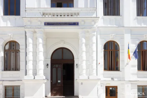 Peste 160 de locuri sunt disponibile la admiterea de toamnă a Facultății de Teologie din București