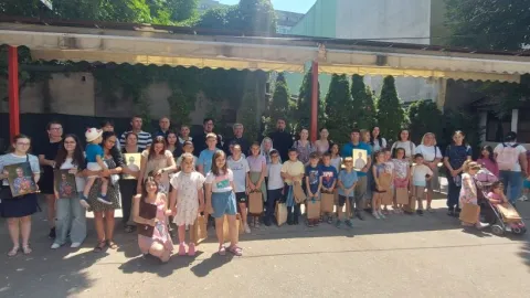 Aproximativ 200 de copii ai unei parohii din București cultivă bucuria de a învăța și de a dărui