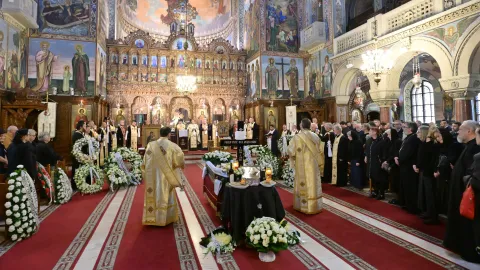 Părintele profesor Nicu Moldoveanu a fost condus pe ultimul drum pământesc