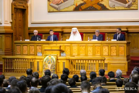 Simpozionul Internațional de Teologie dedicat familiei creștine a început la București: Icoană a iubirii lui Dumnezeu