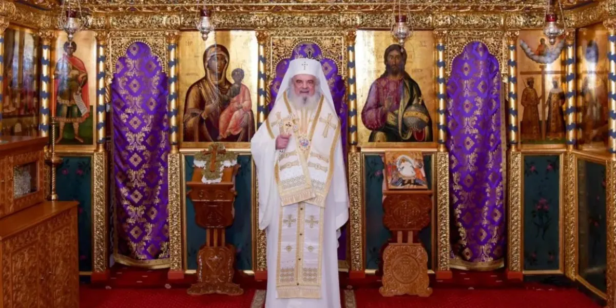 În Sfânta Cruce este tainic ascunsă puterea și slava Învierii, a ...