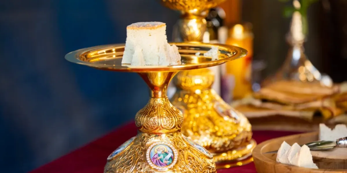 Părintele Patriarh Daniel dăruiește obiecte liturgice Bisericii „Sf ...