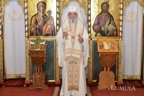 Patriarhul Daniel: Crucea lui Hristos este semnul iubirii care învinge păcatul și moartea