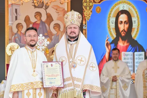 PS Veniamin a resfințit o biserică prahoveană și a explicat cum să răspundem la chemarea de a ne sfinți și noi viața