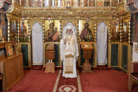 Să unim rugăciunea cu viața curată și cu milostenia față de săraci, îndeamnă Patriarhul Daniel