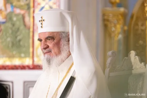 Haina luminoasă a sufletului este însăși prezența harică a lui Dumnezeu în oameni: Patriarhul Daniel