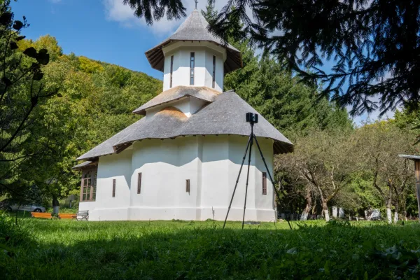 Biserica fostului Schit Lespezi a fost restaurată și digitizată
