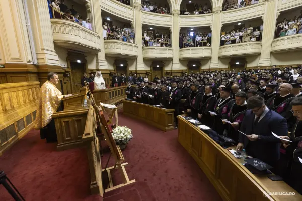 O promoție a Centenarului: Absolvenții de Teologie din București au sărbătorit la Palatul Patriarhiei