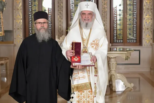 Arhim. Clement Haralam, Mare Eclesiarh al Catedralei Patriarhale, distins cu Crucea Patriarhală